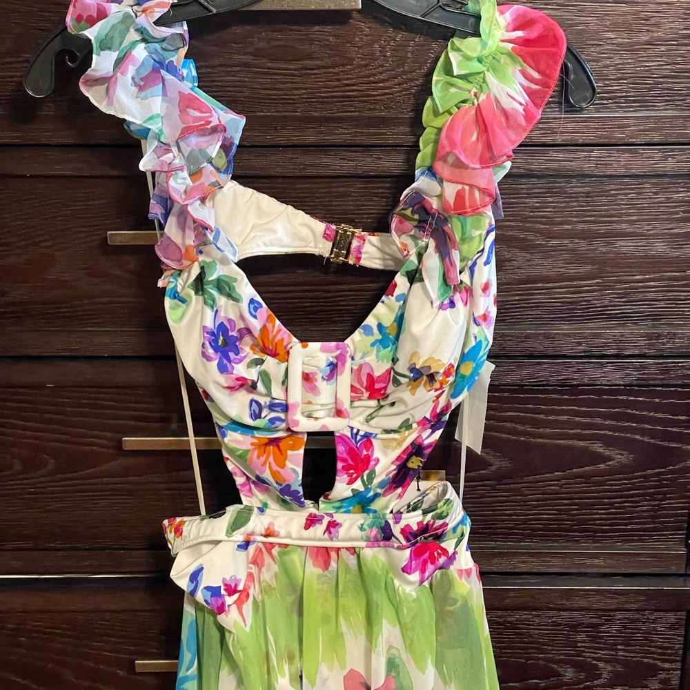 Patbo cutout floral beach dress. Size medium NWT